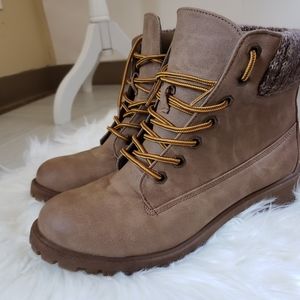 Women's Hiker Style Boots Size 10M